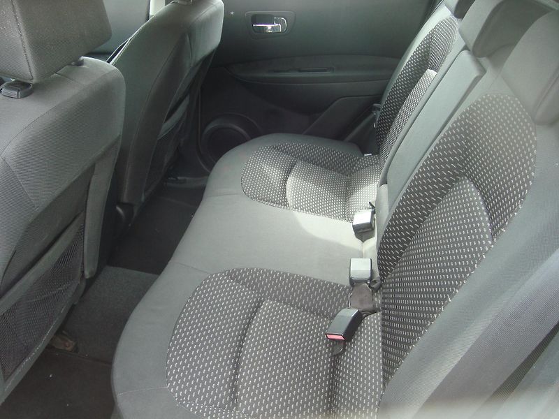 Nissan Qashqai (2007) 2,0  - fotka 7 z 15