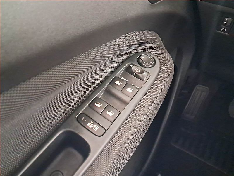 Citroën C3 Picasso (2016) 1.4 i, Serv.kniha, Tempomat - fotka 18 z 18