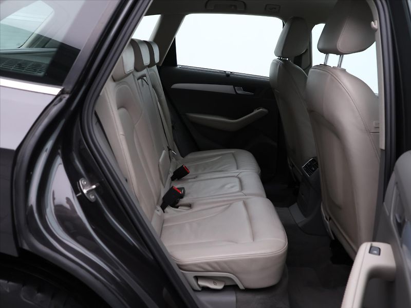 Audi Q5 2,0 TFSI quattro S-Tronic - fotka 13 z 26