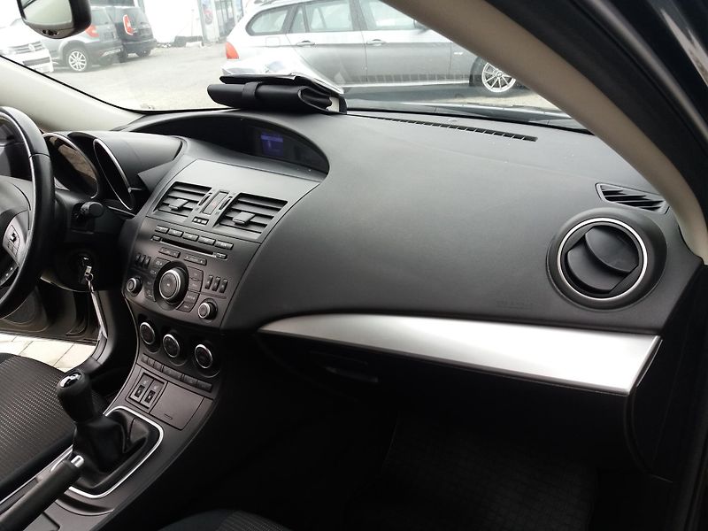 Mazda 3 1.6i,77kW,VÝHŘEV.SEDA+ČEL.SKLO - fotka 10 z 23