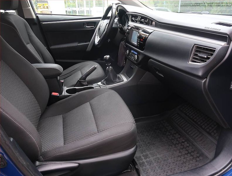 Toyota Corolla (2014) 1.6 Valvematic, Tempomat - fotka 9 z 17