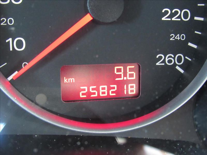Audi A4 1,6 i 75kW Sedan - fotka 14 z 29