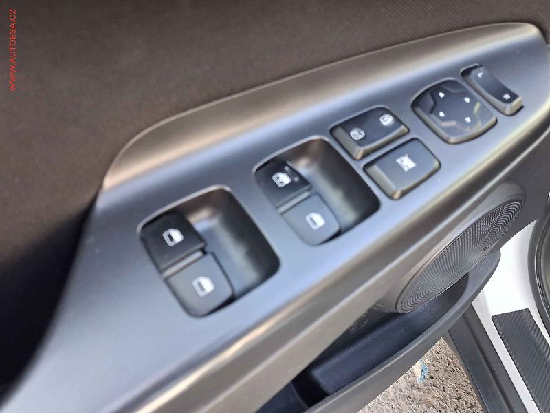 Hyundai Kona (2018) 1.0 T-GDi, AC, navi, park - fotka 13 z 19