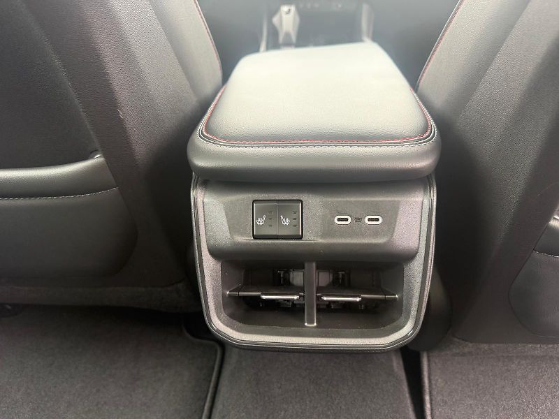 Dodge Charger (2026) SIXPACK SCAT PACK 4-DOOR - fotka 21 z 27