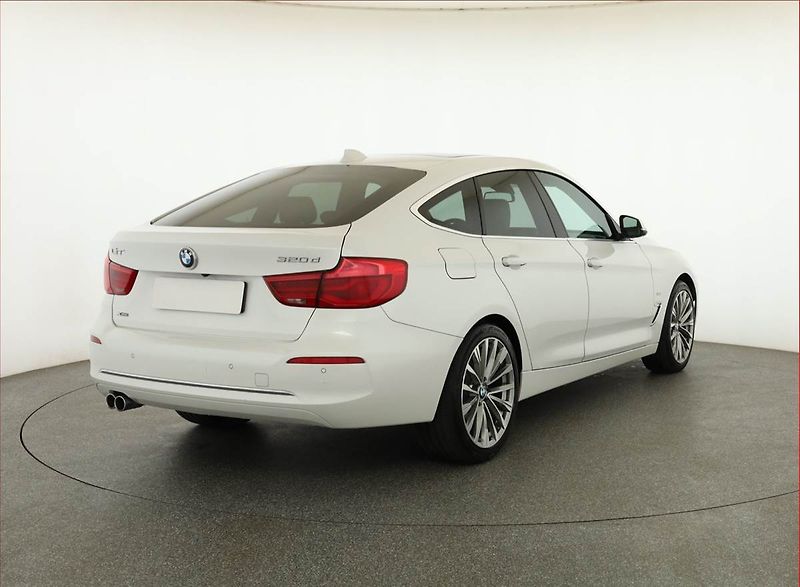 BMW Řada 3 (2017) 320d xDrive GT, 4X4, Automat - fotka 5 z 20