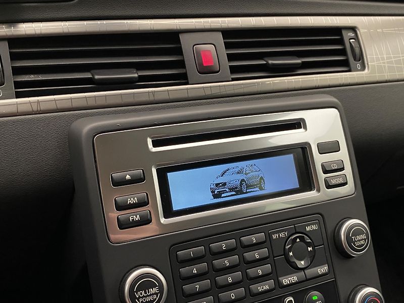 Volvo XC70 D5 AWD MOMENTUM - fotka 8 z 36