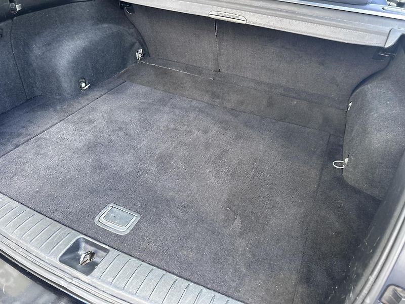 Subaru Legacy kombi 2.0 Active AWD - fotka 26 z 33