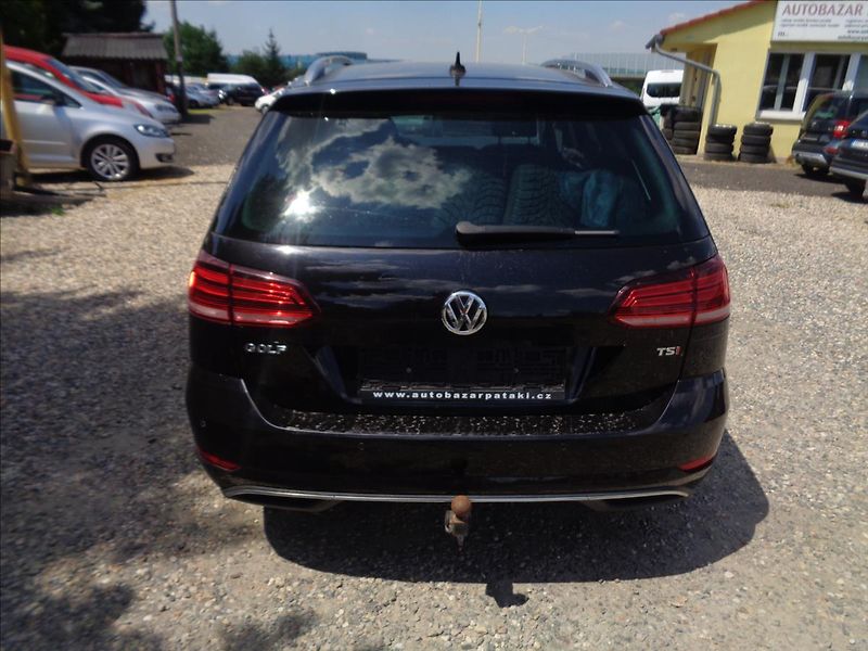 Volkswagen Golf (2018) 1,4 tsi - fotka 5 z 17