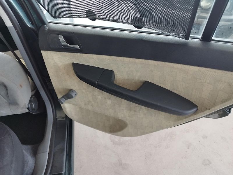 Škoda Fabia (2000) 1.4 50KW,STK/E 6/2028 - fotka 21 z 21