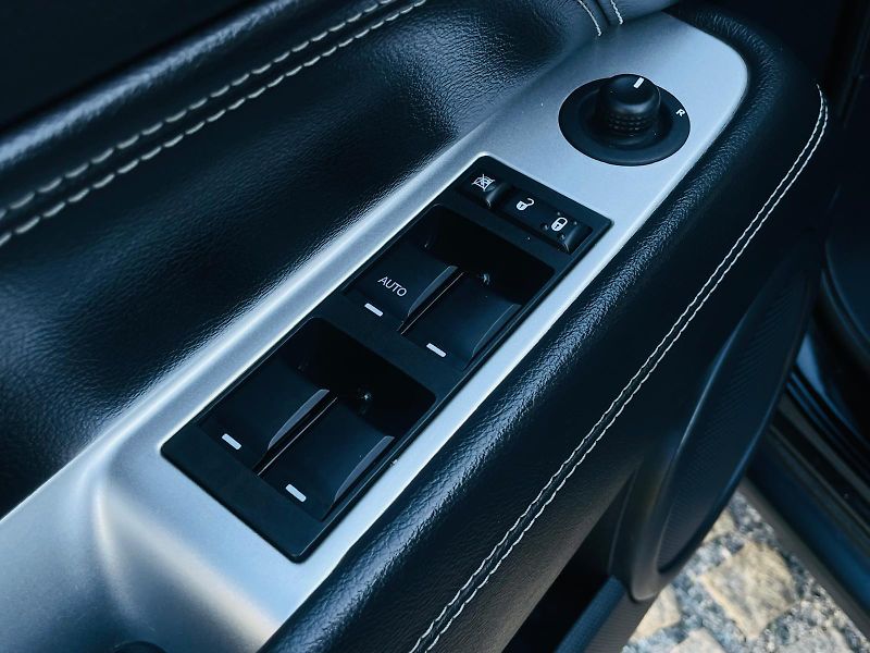 Jeep Compass 2.4i 4x4 AUT KAMERA TAŽNÉ - fotka 33 z 47