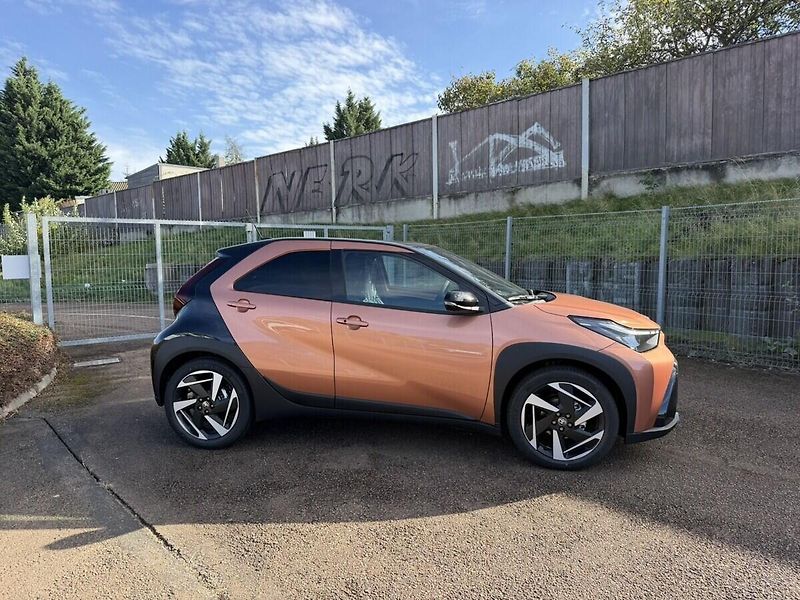 Toyota Aygo 1.5. Hybrid Executive - akční - fotka 3 z 9