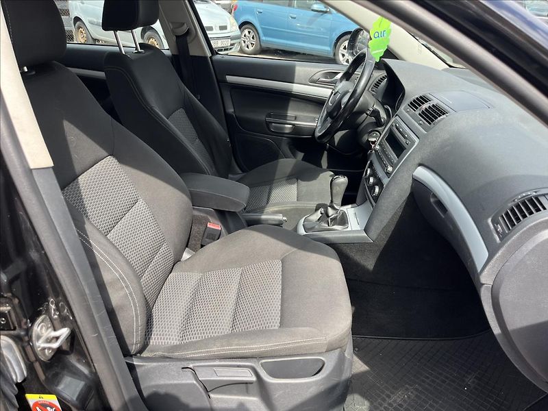 Škoda Octavia 1,6 MPi KLIMA ROZVODY PNEU - fotka 11 z 36