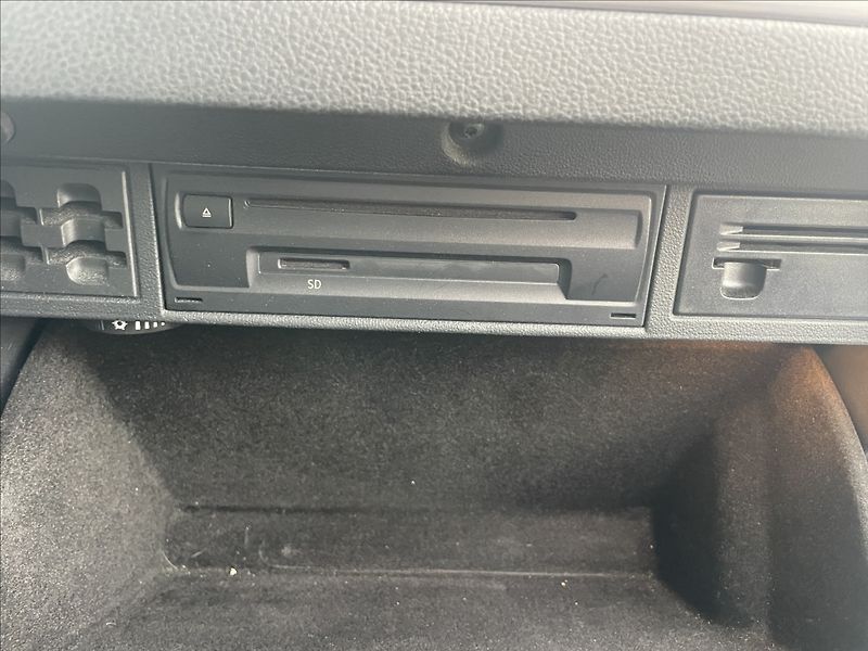Volkswagen Golf 2,0 TDi 110kw DSG LED Radar po - fotka 23 z 39
