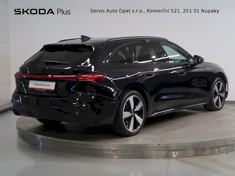 Audi A5 (2025) AVANT S-LINE 2.0TDI 150KW 4x4 - fotka 2 z 40