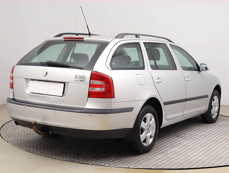 Škoda Octavia (2007) Ambiente 1.6, nová STK, Tažné - fotka 5 z 15