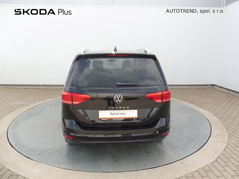 Volkswagen Touran (2026) People 1,5 TSI 110kW - fotka 23 z 27