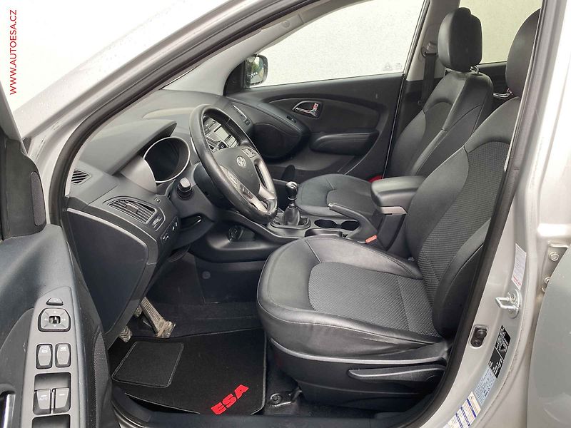 Hyundai ix35 (2013) 1.6 GDi, ČR, AC, tempo, park - fotka 9 z 16