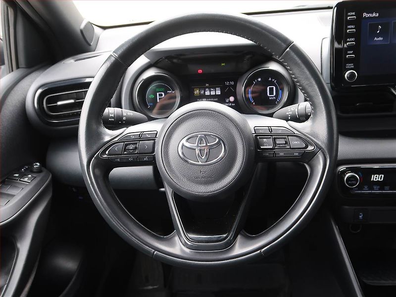Toyota Yaris (2022) Style 1.5 VVT-i Hybrid - fotka 16 z 18