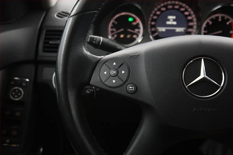 Mercedes-Benz Třídy C (2009) C 350 CDI, Navi, Xenony - fotka 17 z 18