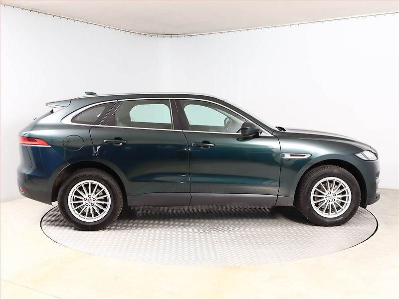 Jaguar F-Pace (2016) 20d AWD, Automat, Serv.kniha - fotka 6 z 18