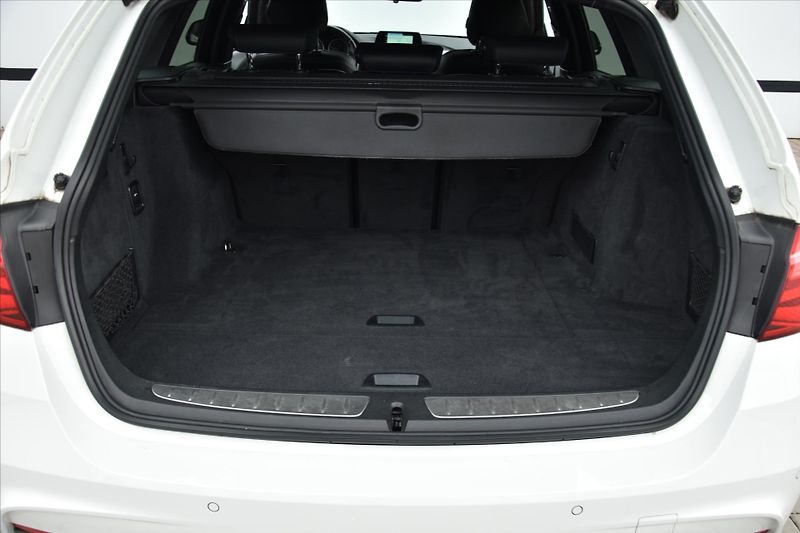 BMW Řada 3 320i xDrive 135kW MPAKET ČR - fotka 12 z 27