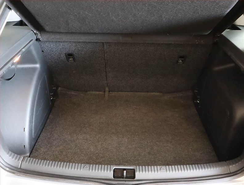 Škoda Rapid (2015) Spaceback 1.2 TSI, Tempomat - fotka 14 z 22