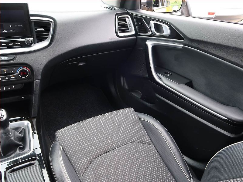 Kia XCeed (2020) Gold 1.4 T-GDI, Serv.kniha - fotka 8 z 18