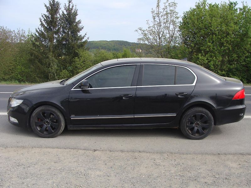 Škoda Superb 2.0 TDi, 125 kW, tažné, klima - fotka 2 z 30