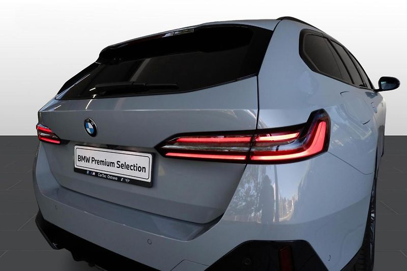 BMW Řada 5 540d xDrive Touring - fotka 22 z 32