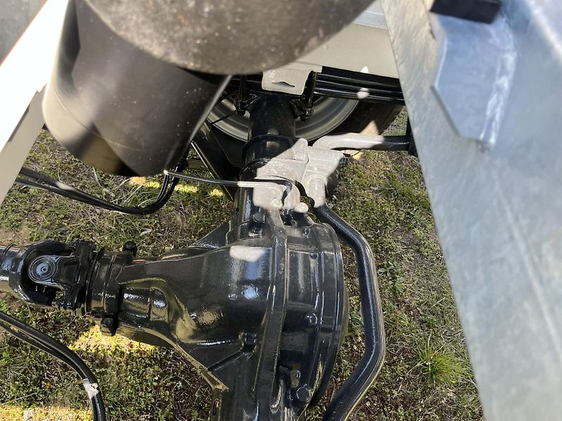 Volkswagen Crafter (2015) 2.0 TDi tupláky  7 mist tažné - fotka 15 z 15
