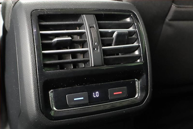 Volkswagen Passat (2016) 2.0 TDI, Serv.kniha, Navi - fotka 12 z 18