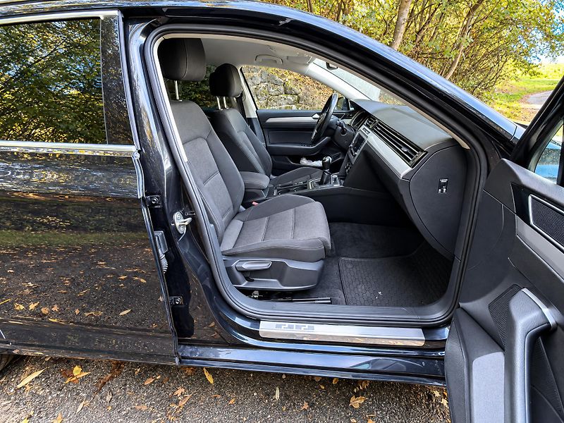 Volkswagen Passat 2,0 TDI 110kW Comfortline Navi - fotka 17 z 41