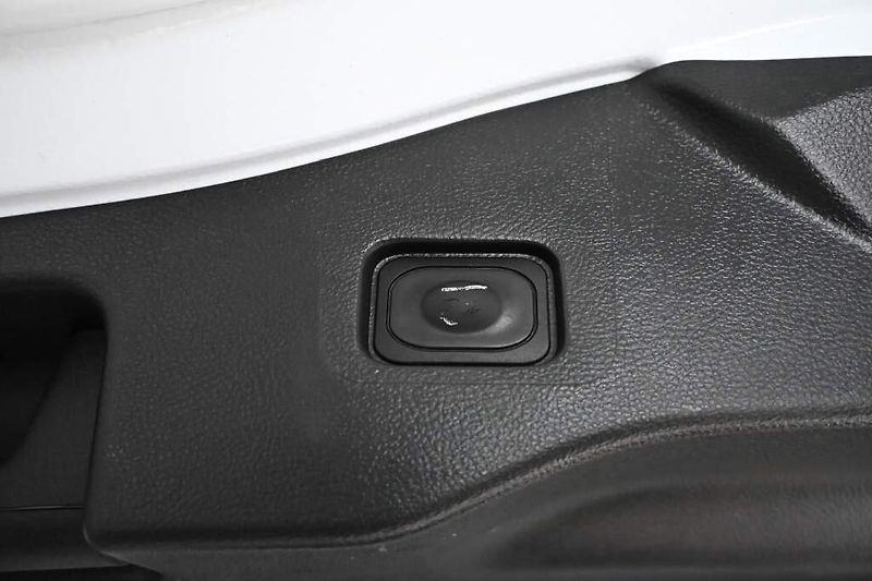 Ford Mondeo (2022) 2.0 140 KW LED SONY ACC 8AT EC - fotka 23 z 41