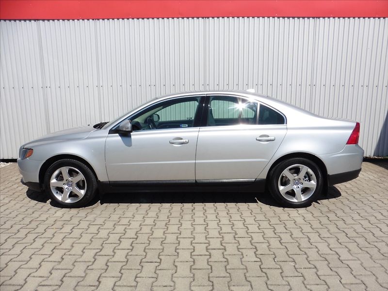 Volvo S80 2,4 D5 Momentum - fotka 3 z 11