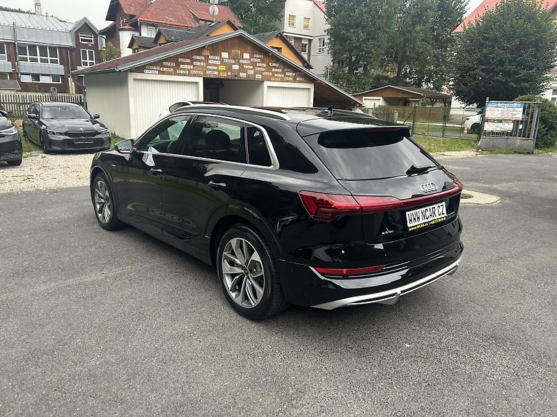 Audi e-tron 55 QUATTRO 300kw S LINE SOH96% - fotka 4 z 47