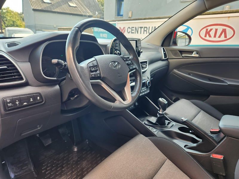 Hyundai Tucson 1.6-1.maj.-V ZÁRUCE-4x4-TOP ST - fotka 26 z 26