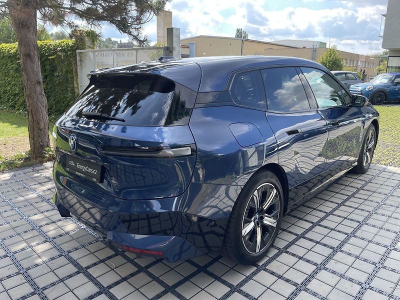 BMW Ostatní xDrive40 H&K REZERVACE - fotka 41 z 43