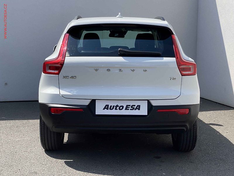 Volvo XC40 (2021) 1.5i, ČR, Momentum, AT, LED - fotka 5 z 17
