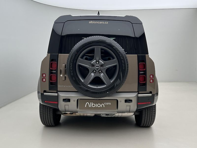 Land Rover Defender 110 D300 X-DYNAMIC SE 1. maj. - fotka 11 z 45