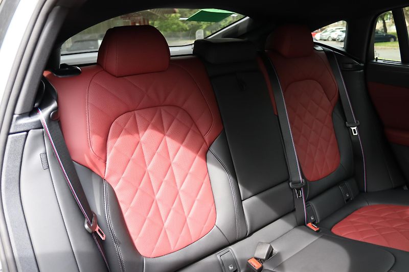 BMW X6 (2026) XDRIVE 40i G06 M-SPORT 280kW - fotka 41 z 50