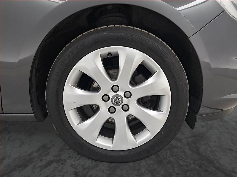Opel Astra (2012) 1.6 16V, po STK, dobrý stav - fotka 14 z 17