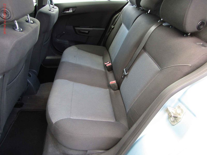 Opel Astra (2009) 1.4i, ČR, AC, tempo - fotka 10 z 18