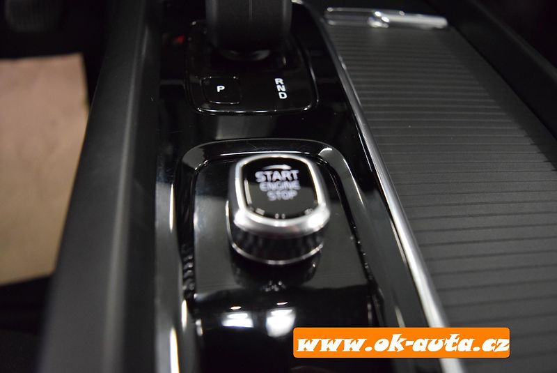 Volvo XC60 2.0 B4 AWD MOMENTUM 2022 - fotka 33 z 54