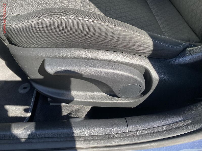Kia Ceed (2018) 1.6 CRDi, ČR, Exclusive, AT - fotka 14 z 18