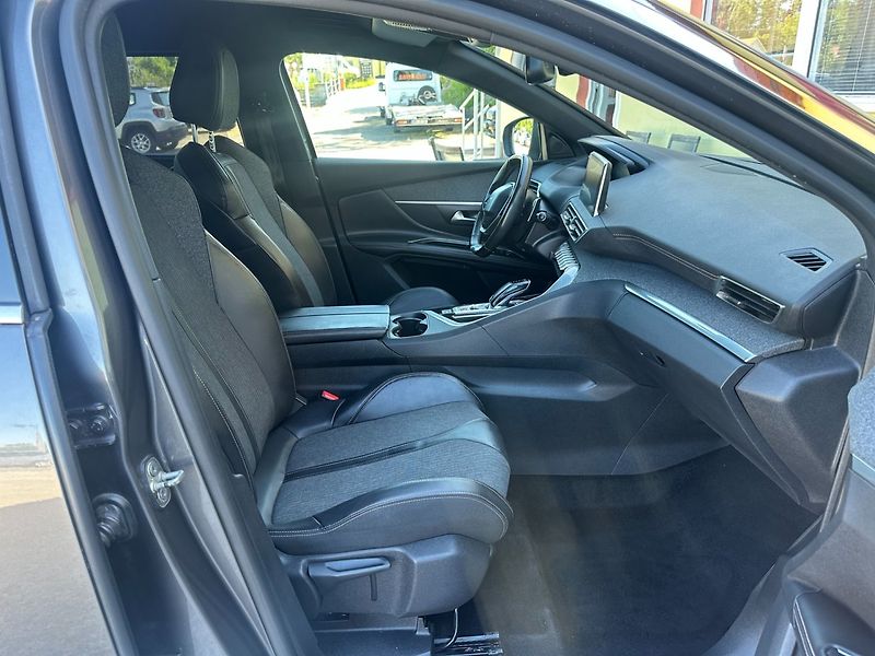 Peugeot 5008 (2018) 1.5HDi 96KW/GTLINE/7MÍST/1MAJ - fotka 22 z 46
