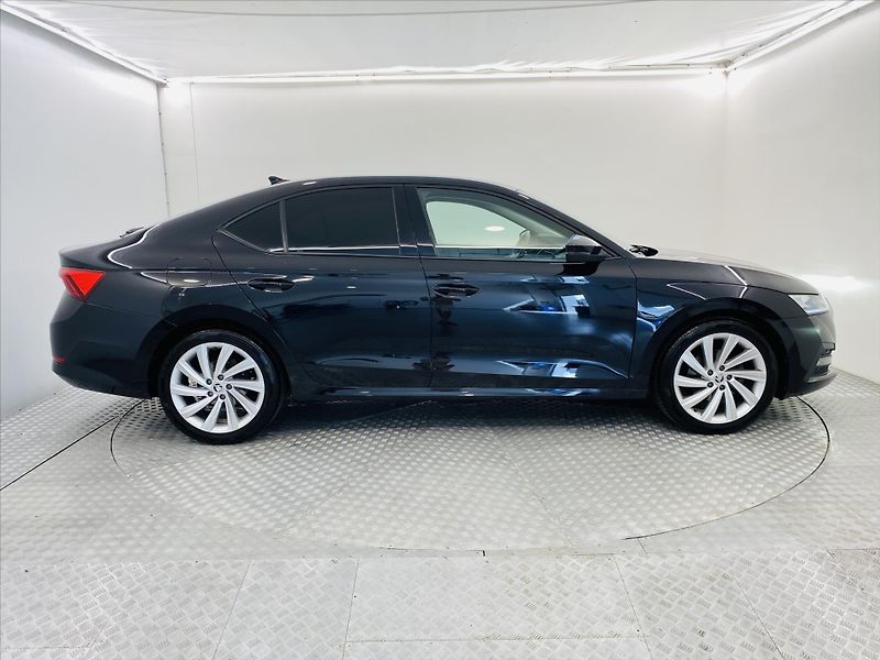 Škoda Octavia 1,5 TSI 110kW Ambition Plus - fotka 22 z 24