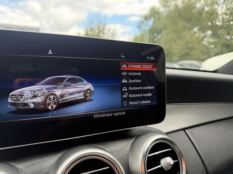 Mercedes-Benz Třídy C (2019) C 300d 4Matic AMG Line - fotka 22 z 32