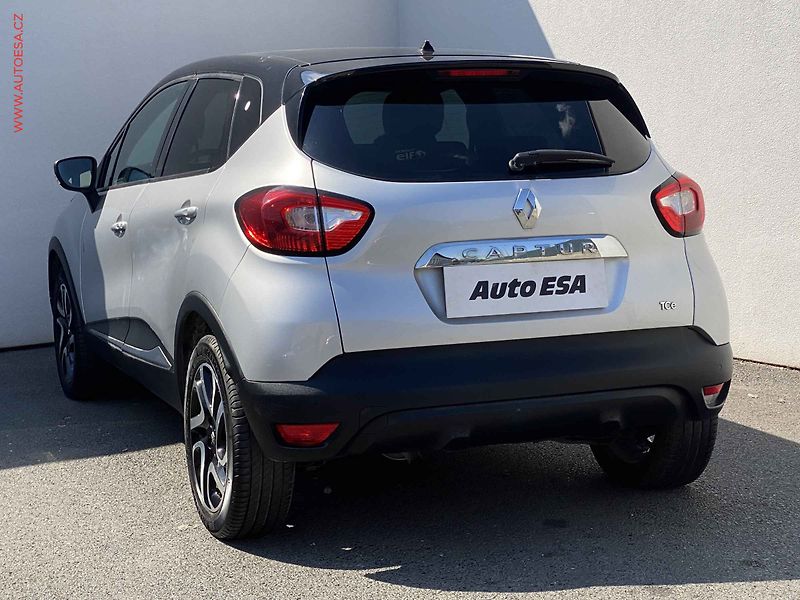 Renault Captur (2016) 1.2 TCe, Intense, AT, navi - fotka 6 z 17