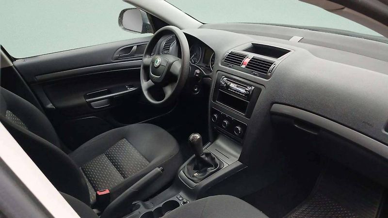 Škoda Octavia Tour 1.6MPI MT5 - fotka 24 z 33