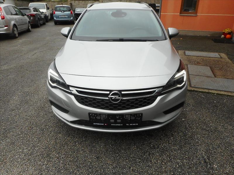 Opel Astra 1,6 CDTi SPORT TOURER - fotka 2 z 28